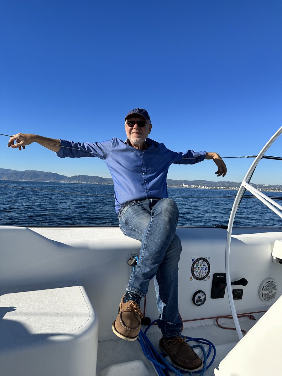 MarbanLab's tweet photo. Cool #data of the week: tacking at 6.2 knots with 8 knot winds, no waves, 70 degree air temp on Audacious… discussing #ECcoupling and marine #biology in #SantaMonica bay with @jgoldhaber! @SmidtHeart #CardioTwitter https://t.co/RpQMZjRyZr