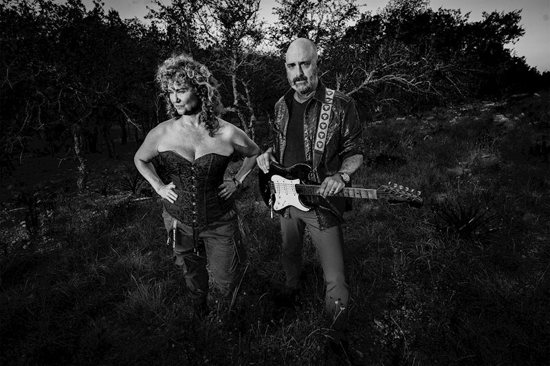 TIM PALMER and Austin rock duo THE CAUGHTERY team up for fab female-led rendition of LED ZEPPELIN’s ‘The Rain Song’ dlvr.it/SyGLhf