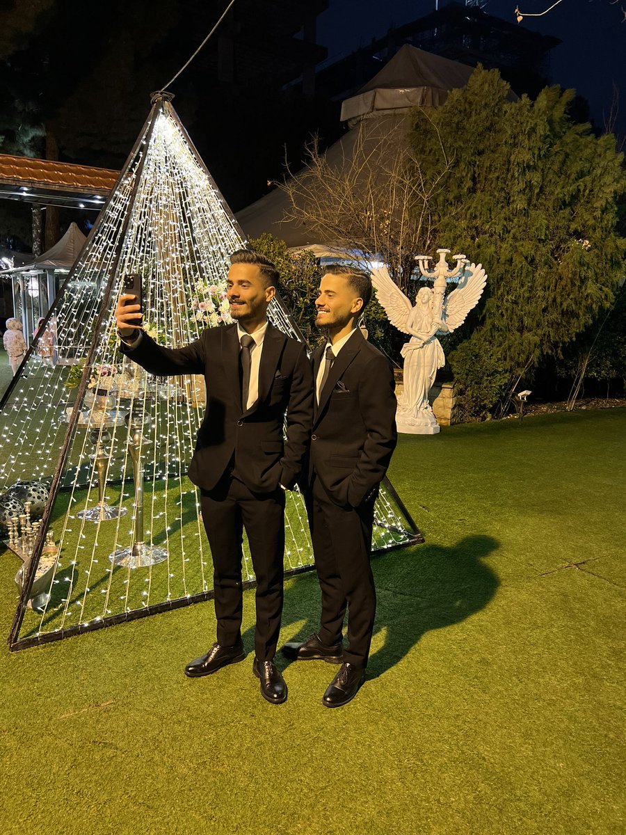 JavadKeshavarrz's tweet image. اگه دوقولو باشن &amp;gt;&amp;gt;&amp;gt;&amp;gt;&amp;gt;😂