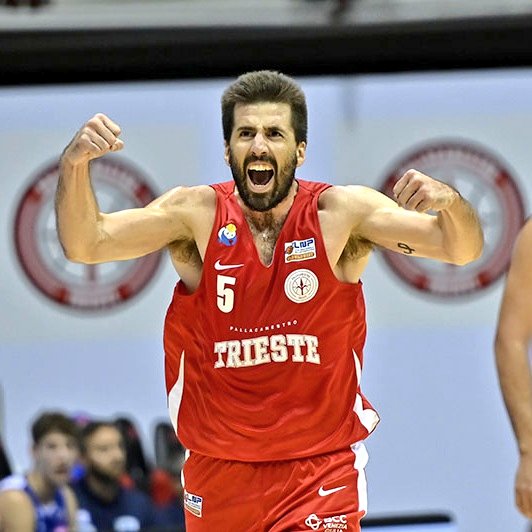 MarcoAMunno's tweet photo. Passano gli anni ma Ariel Filloy resta un giocatore a cui dare la palla in mano per i tiri pesanti nel finale di gara.
Dal 77-77 a un minuto e mezzo dalla fine, firma gli 8 punti in 77 secondi con cui @PallTrieste sorpassa fuori casa Piacenza sul 83-85, per poi vincere.
#A2Tipo https://t.co/UEJ25CyhFA