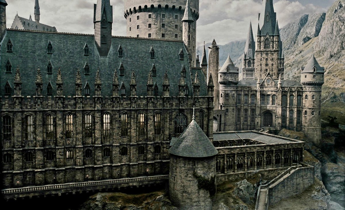 Frikisite's tweet photo. ⓘ Este usuario preferiría vivir en Hogwarts en vez de tener una vida muggle https://t.co/0cZieLsTPf