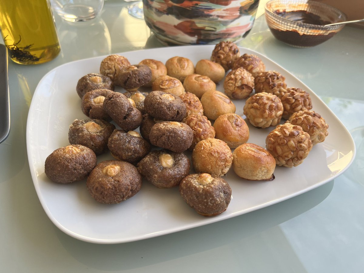 CristinaPenyaG's tweet photo. #sempre #decasa #tradicio #panellets #TotsSants 2023 https://t.co/P7hLg2tzDq