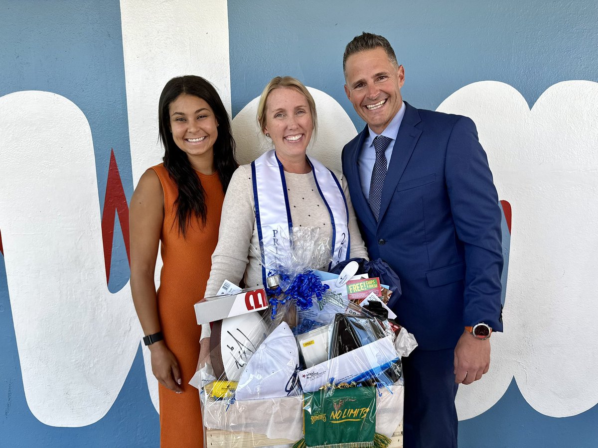 VanAyresHCPS's tweet image. Your 2023-2024 Hillsborough County Principal of the Year is Mrs. Cynthia Crim from @Dunbar_Magnet! 

The immense love and dedication you have for your students, staff, and families is undeniable. Thank you for being such an incredible leader. Congratulations!