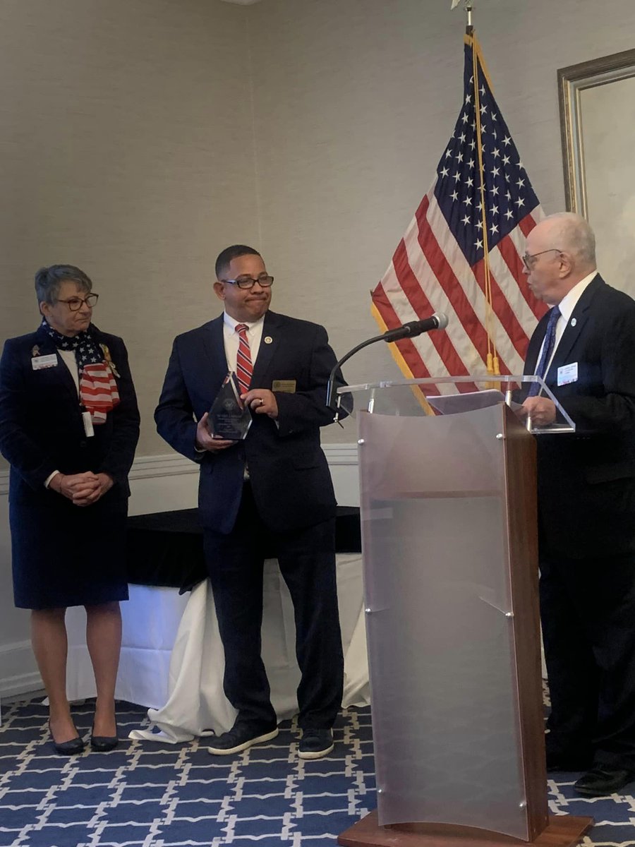 MikeJRogers4's tweet photo. Curnt Sit: honored to be named one of the Vet Legislators of the Yr by the MD Military Coalition which represents 21 orgs & 150,000+ members! Congrats to fellow honorees Sens Dawn Gile & Michael Jackson & Dels Heather Bagnall & Edith Patterson
#E2C2 #Country #NeverStopServing https://t.co/aZTPyGoY1R