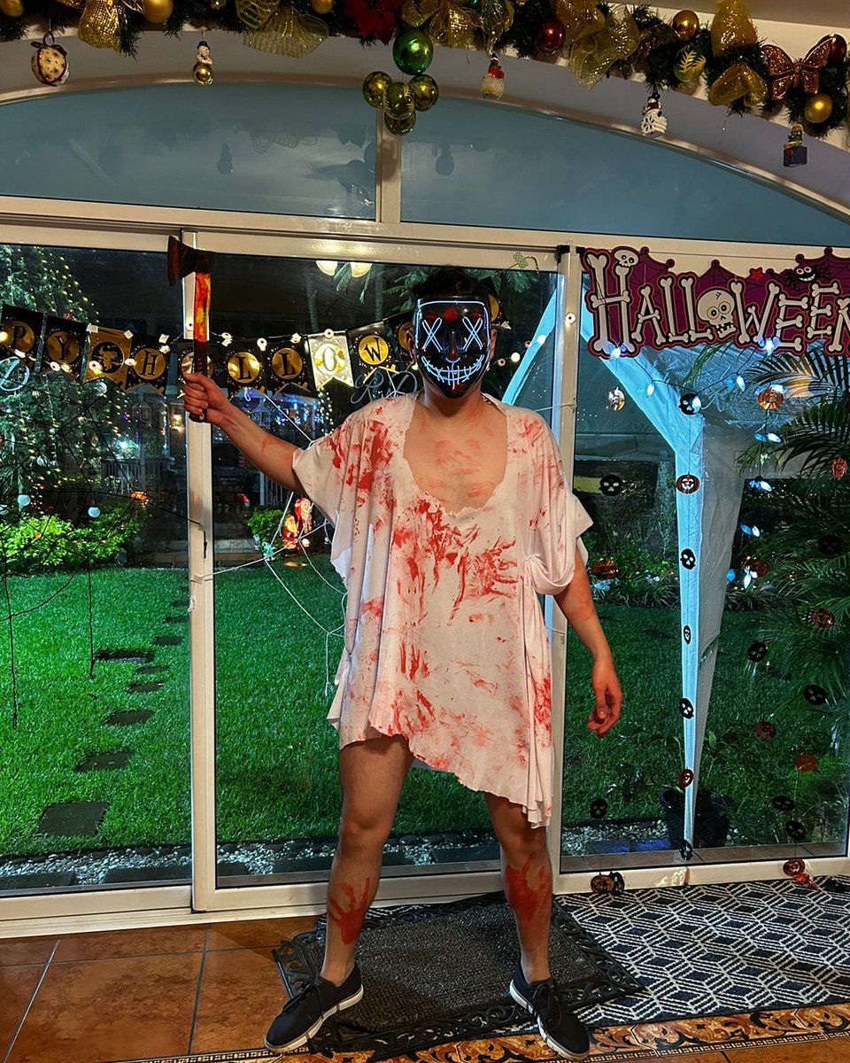 Linoliver15's tweet photo. #Halloween ❤️ https://t.co/KTlIjWrPmE