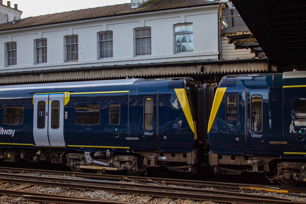 harrisonclas458's tweet image. 458/4 407/405 seen on Test running 5Q91 Bournemouth Depot To Basingstoke 

31/10/23 

#class458 
#juniper 
#southwesternrailway