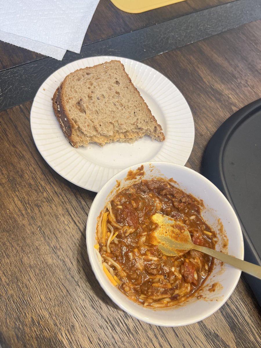 _willcompton's tweet photo. Peanut butter sandwich with chili

God tier duo https://t.co/APZ0ZD984W