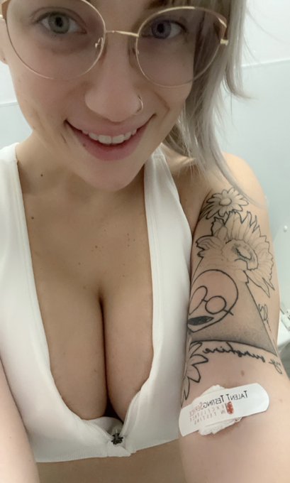 Guess whose gonna make it to Exxxotica after all?! Ready to have some fun😈  I ALWAYS think of @KarrotTopxx<a href="/tag/mvsales"class="tags"><span>#mvsales</span></a>
