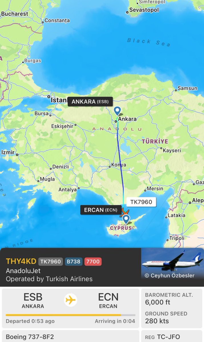 AnadoluJet’in #TK7960 Ankara - Ercan uçağı 7700 kodu paylaştı. 
Bir tür acil durum ancak nedeni henüz bilinmiyor. 
Uçuş şu an dünyada en çok izlenen uçuş durumunda.