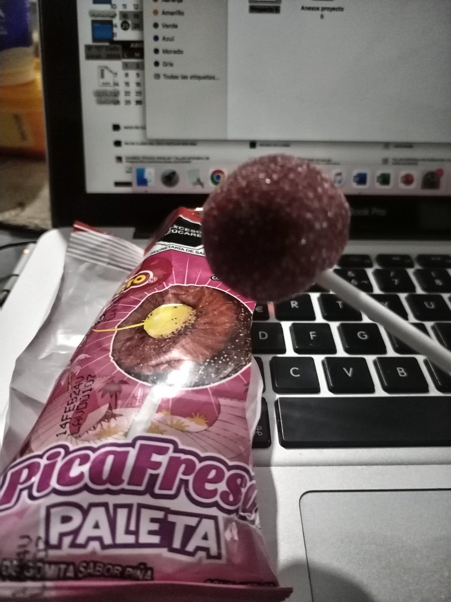 dyanadreaming's tweet photo. Después de la extinta paleta de hongo que era una delicia y de la que siempre pensaré que @dulcesvero  se equivocó en dejar de producir y que ojalá un día nos regrese, la paleta de picafresa fue un acierto total. https://t.co/6bCGvHJeXN