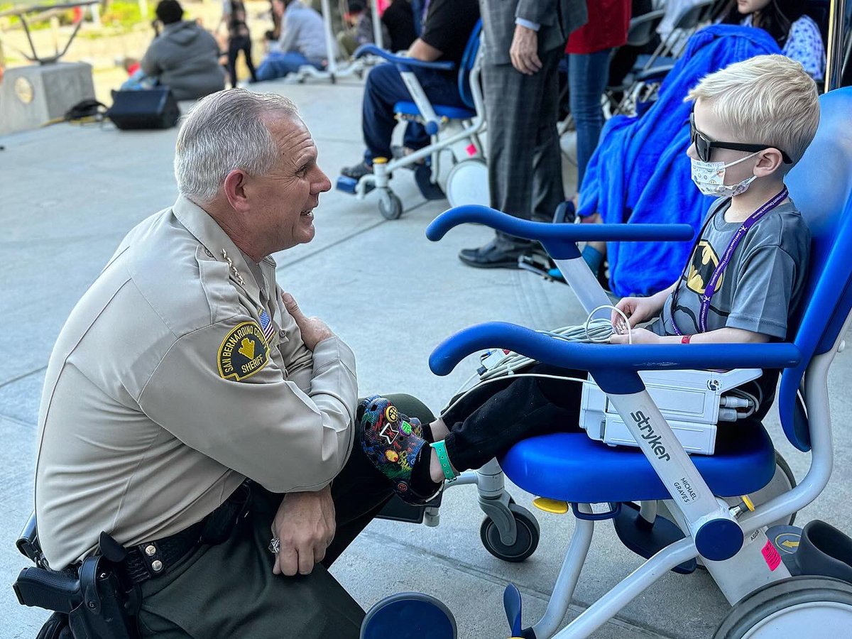 sbcountysheriff's tweet photo. We are honored to participate in the Annual Cops for Kids Fly-In. Each year this multi-agency event gives us the privilege of bringing joy and laughter to the brave kids, families and staff at Loma Linda Children's Hospital. @LLUChildrens https://t.co/XSqpr85um8