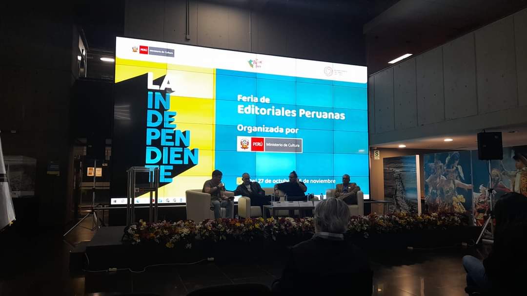 danielcollazosb's tweet photo. El domingo estuve en la @LaInde_libro presentando al colectivo de ciencia ficción Qhipa Pacha, junto a @cifiper, @mantra_guy y @C_santivanez 
¿Hay vídeo del evento? Claro que sí. Tengan un poco de paciencia y lo podrán ver. https://t.co/LaHZv1zaEV