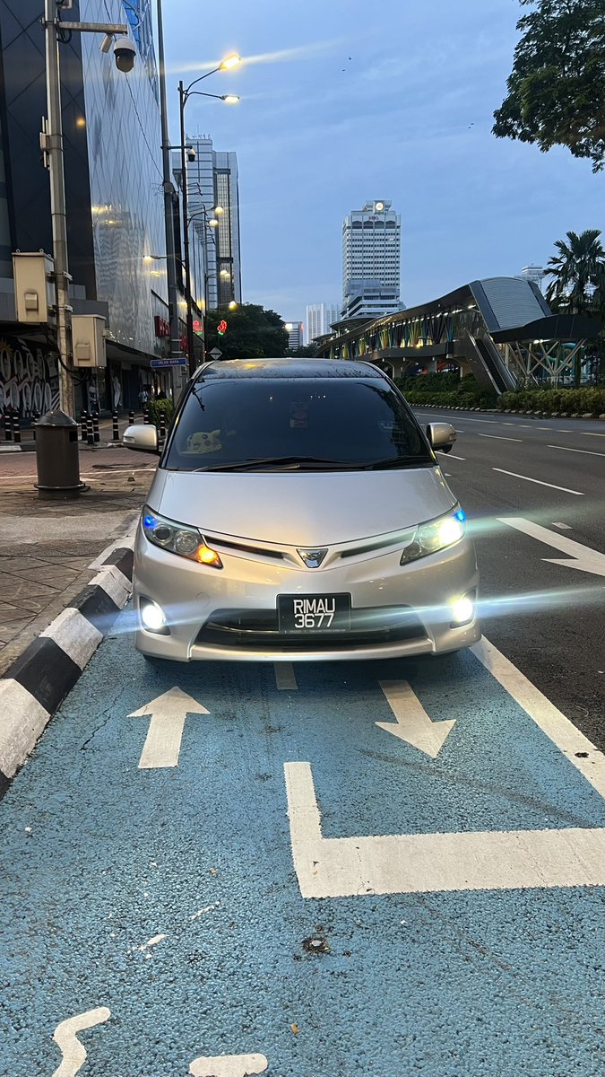 NabilErsyad's tweet photo. @DBKL2u Jalan Raja Laut @DBKL2u
2/11/2023 06:54
#crimeagainstcyclists
#cyclelaneintrusion
#dbkI https://t.co/nQOMbPWFmS