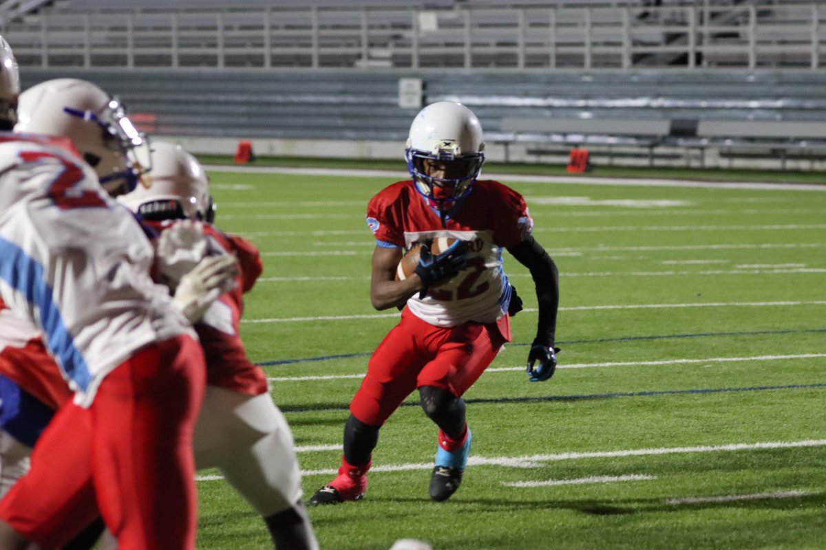 Bi-District action between Bedford and Ann Richards in the Dallas ISD Middle School Football City Championship. #NextLevelReady