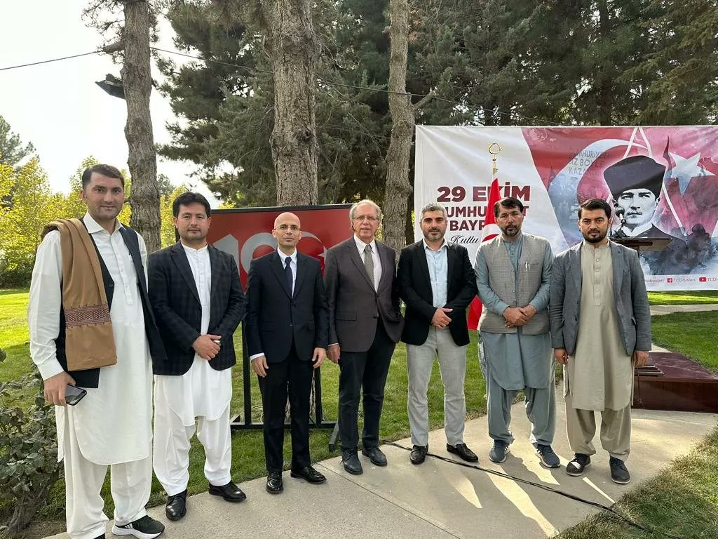 29 Ekimde, Cumhuriyet Bayramının 100. yaşını T.C. Kabil Büyükelçiliğinde coşku, sevinç ve mühebbetle hep birlikte kutladık.

Kimsesizlerin kimsesi, cömert ve Ulu Türk milleti ve ne mutlu Türküm diyen Türk dostlarının da bayramı kutlu olsun.