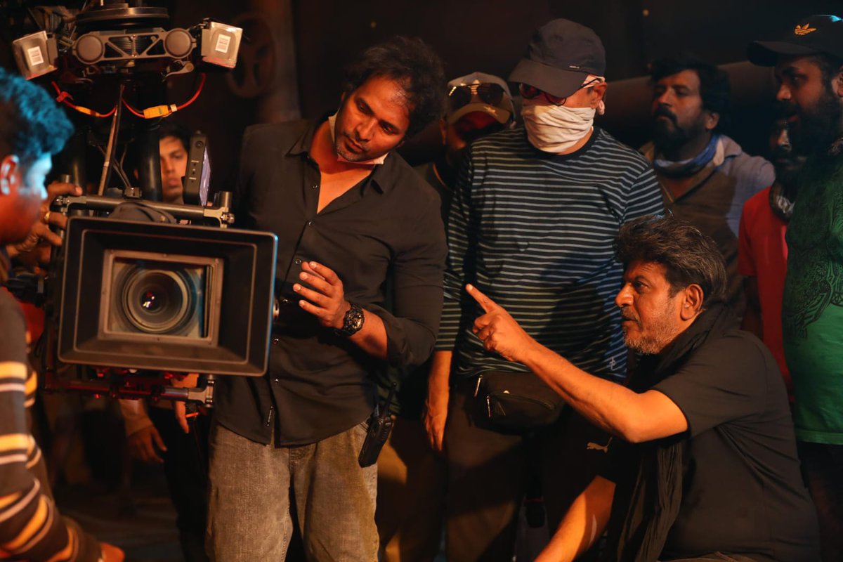 shivannaupdates's tweet photo. Working still #Ghost ❤️🔥
#Shivanna #DrShivarajkumar #Shivarajkumar #GhostDasaraWinner #Ghost #GhostFever #BlockbusterGhost #GhostFDFS
#DrShivarajkumarUpdates https://t.co/b48WJ7eUC1