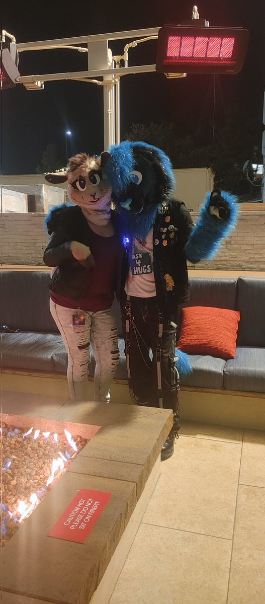 HarleySparklez's tweet photo. Meeting so many wonderful fursuiters at BLFC! (Part 1) https://t.co/pFwoE8Y91T