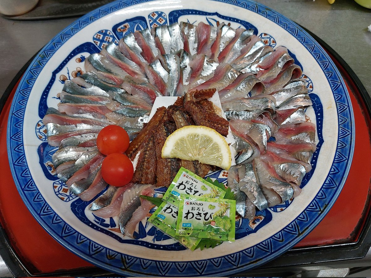 最近、サンマが大きくなったので久し振りに刺身にしてみました～😄骨はせんべいに……😋