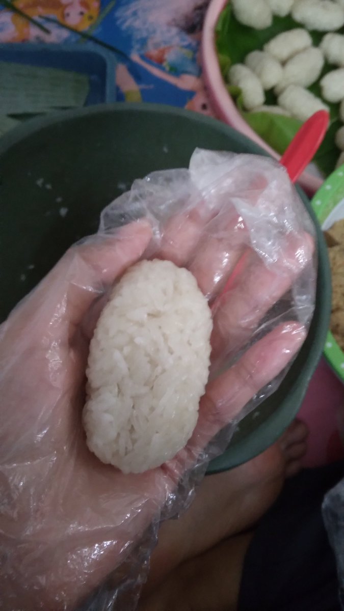 Ditempat kalian ada lemper?