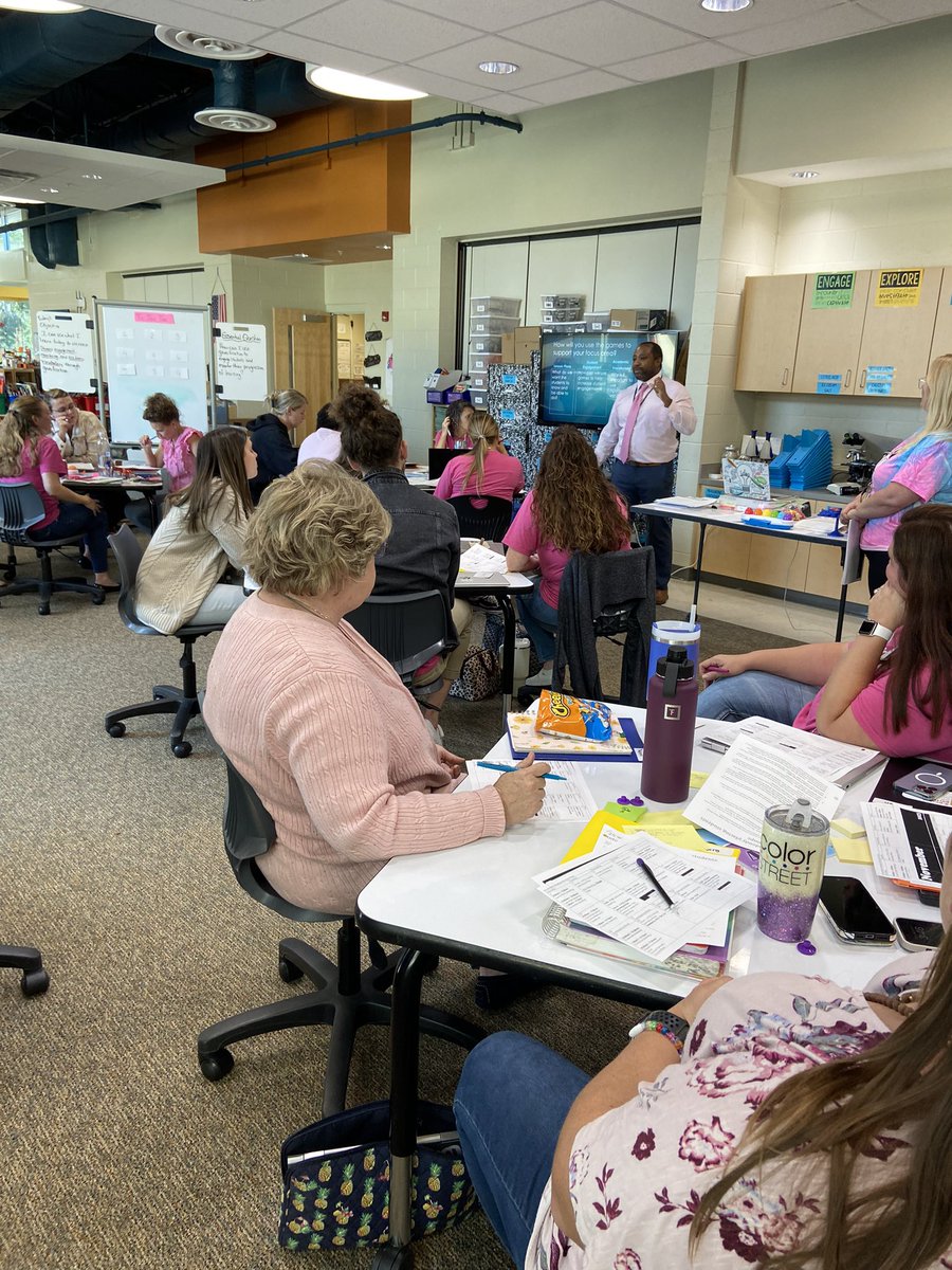Ldarby9's tweet image. Early Release Day PD- Teachers learning how to implement gamification to increase engagement, monitoring, and academic vocabulary. #fun #engagement  #studentprogress
@QHESPasco  @ngrahamjr @SciencePasco @pascoschools