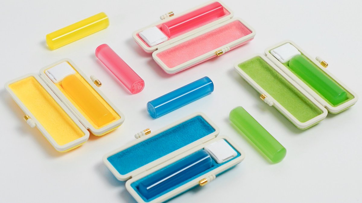 ShachihataBS's tweet photo. ／
🩵💚🩷💛スーパー楕円はんこ CandyColor
もぎたて“キュン”ディカラー🍬が11/6(月)新登場！
＼

【推しポイント】
🫐キュンと可愛いポップなカラバリ
🍈楕円だから持ちやすい
🍓押す行為・印形が美しく気持ち良い
🍋置いた時に転がらない

推し色を選ぶのもカワイイよ🫰😍
https://t.co/m7FPfTxy01 https://t.co/1gcQjekek2