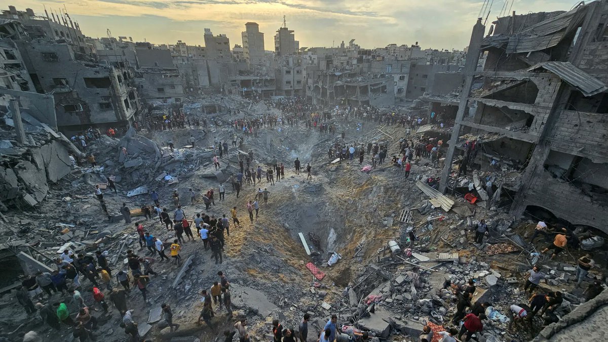 CerfiaFR's tweet photo. 🚨🇺🇳 FLASH I L'#ONU estime que les bombardements israéliens ayant touché le camp de réfugiés de #Jabaliya à #Gaza « pourraient être des crimes de guerres ». https://t.co/pXLjwvuasb