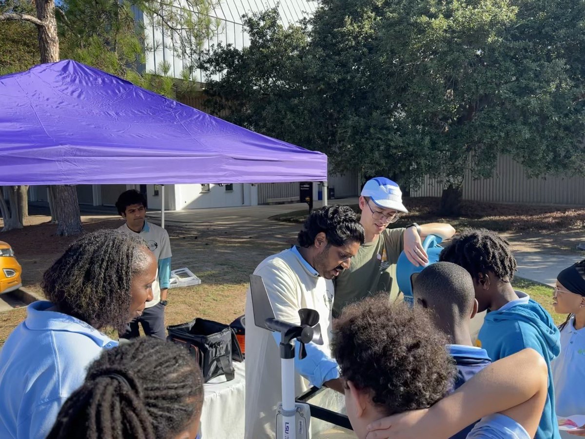 Muzahid031's tweet photo. 🌊🌀 It was a great day at Ocean Commotion 2023. We are the Coastal Hydrology &amp; Hydrodynamics team! Showing kids the amazing power of wind on waves and coastal erosion. 🌬️💧
#LSU 
#OceanCommotion2023 
#Oceanography 
#CoastalSciences https://t.co/nOwbyA1c4M