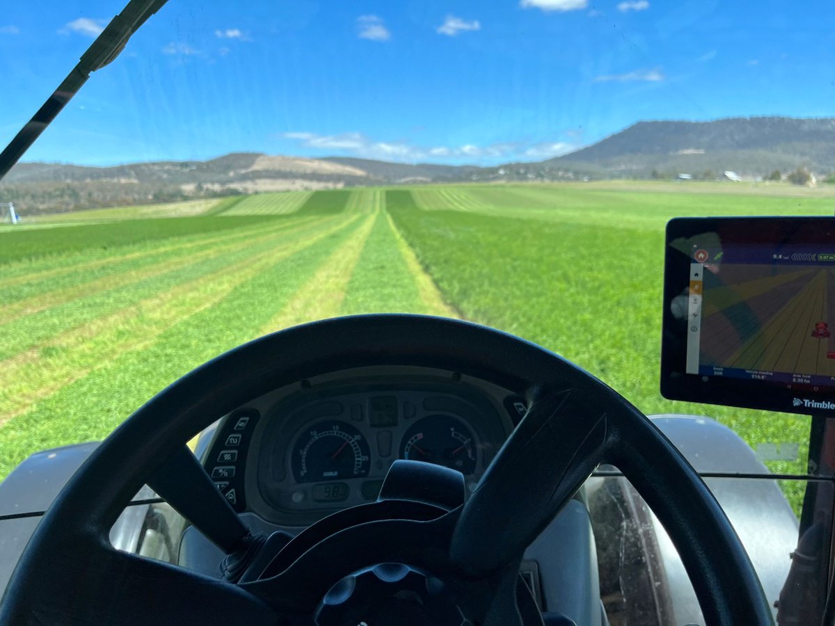 Hay season is a GO in Southern Tassie! 🚜 
The team at River Produce are excited about the quality of both their Maxsyn perennial ryegrass and Sardi 7 Series 2 Lucerne.

#GrowWithConfidence