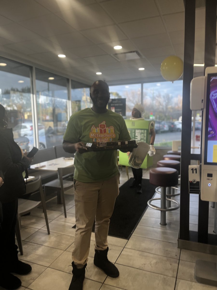 ellisonlions's tweet photo. Had a fantastic time at McTeacher's Night! Thanks to everyone who came out to support our school. Big shoutout to @McDonalds for their incredible partnership and help. Donations are still welcome to continue enhancing our students' education. Together, we can make a difference! https://t.co/ioSj1eYklJ