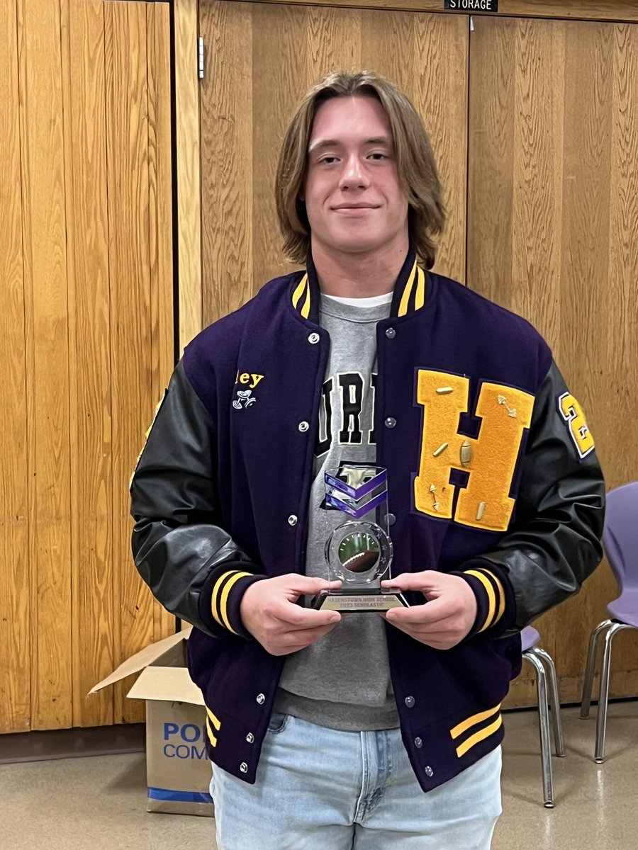 HHSTigersFB's tweet photo. Scholastic Award: Riley Gross https://t.co/FI57W7MnFM