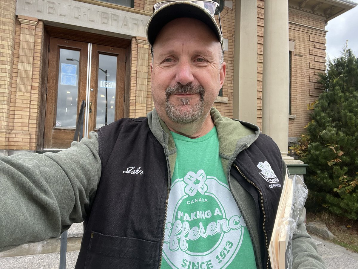 Mr4H's tweet photo. Sporting green and loving the retired life on #ShowYour4HColours day! #4His4me https://t.co/8GBi5DUSfQ