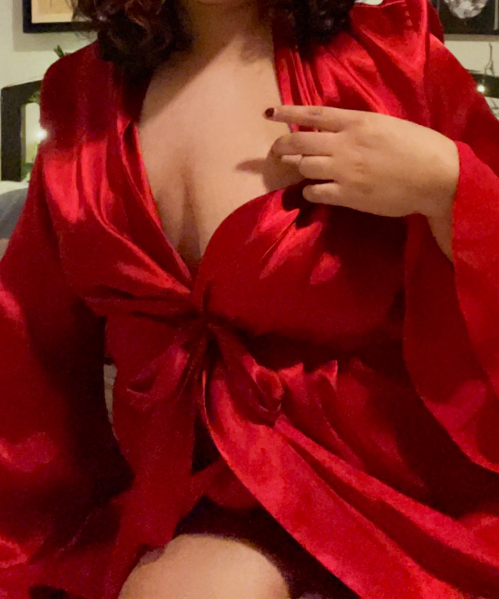 MossyJade_'s tweet photo. Fuuuck, I can't control this craving inside me. The way I want you to take me and make me yours, fuck me like a horny, nasty, needy little bitch. 💋 #cravingyou #bitchinheat #kink #daddy #cnckink #livingsextoy #freeusefantasy #plussize https://t.co/IVXMmmqjYm