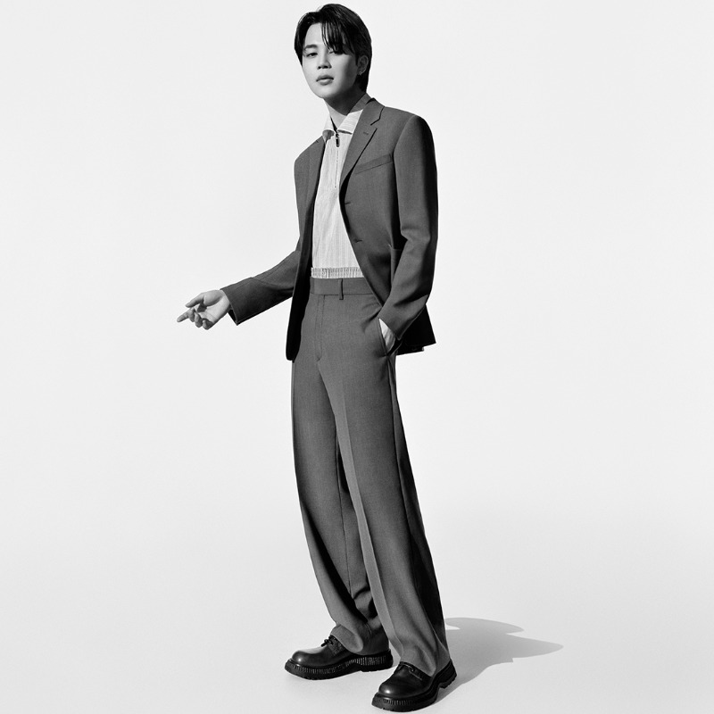 DIORJP's tweet photo. キム・ジョーンズによる2024年スプリング メンズ コレクションが発売開始！
グローバル アンバサダー BTS のジミンが着こなす、ハイスタイルと日常が融合した #DiorSpring24 の最新コレクションをお楽しみください。
© Alasdair McLellan