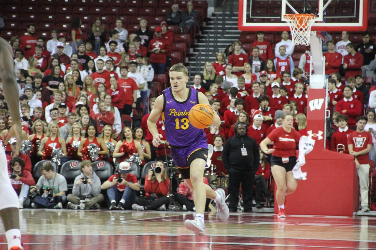 UWSPAthletics's tweet image. 📸 Few @Pointersmbb pics from the first half in Madison! #Pointers
