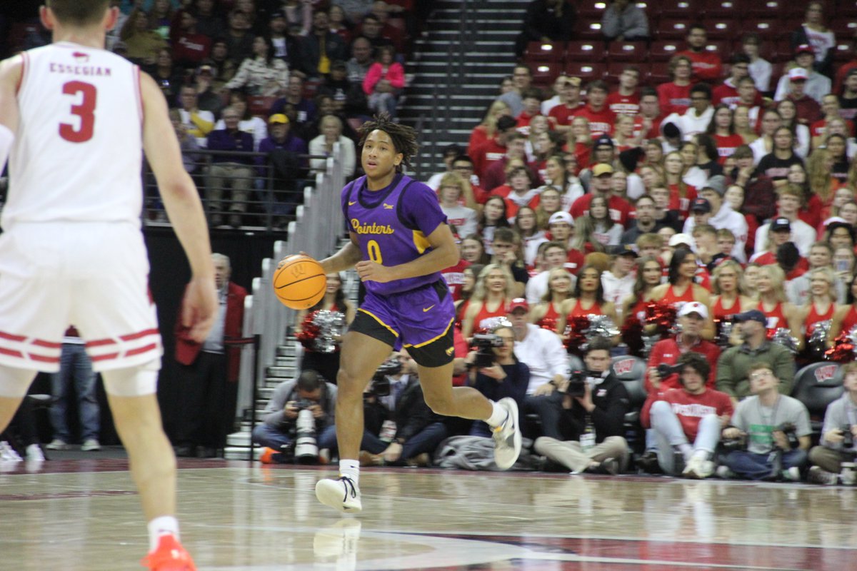 UWSPAthletics's tweet image. 📸 Few @Pointersmbb pics from the first half in Madison! #Pointers