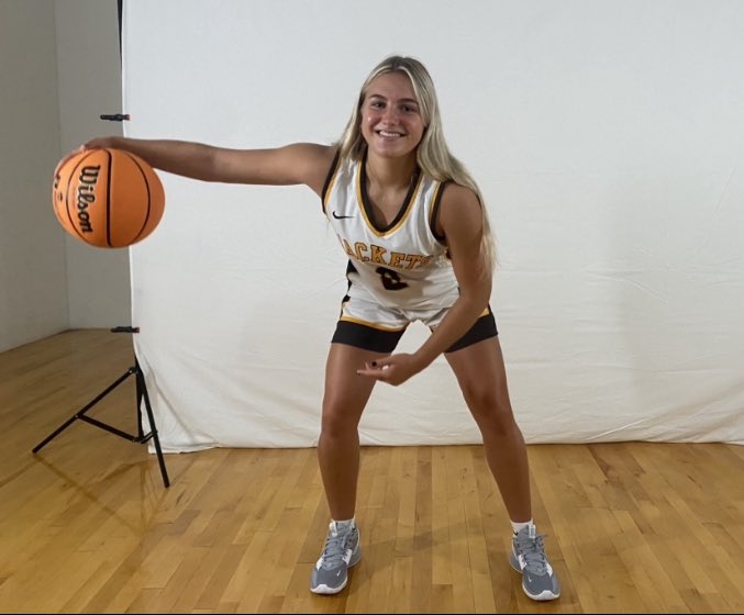 elise champagne tweet media