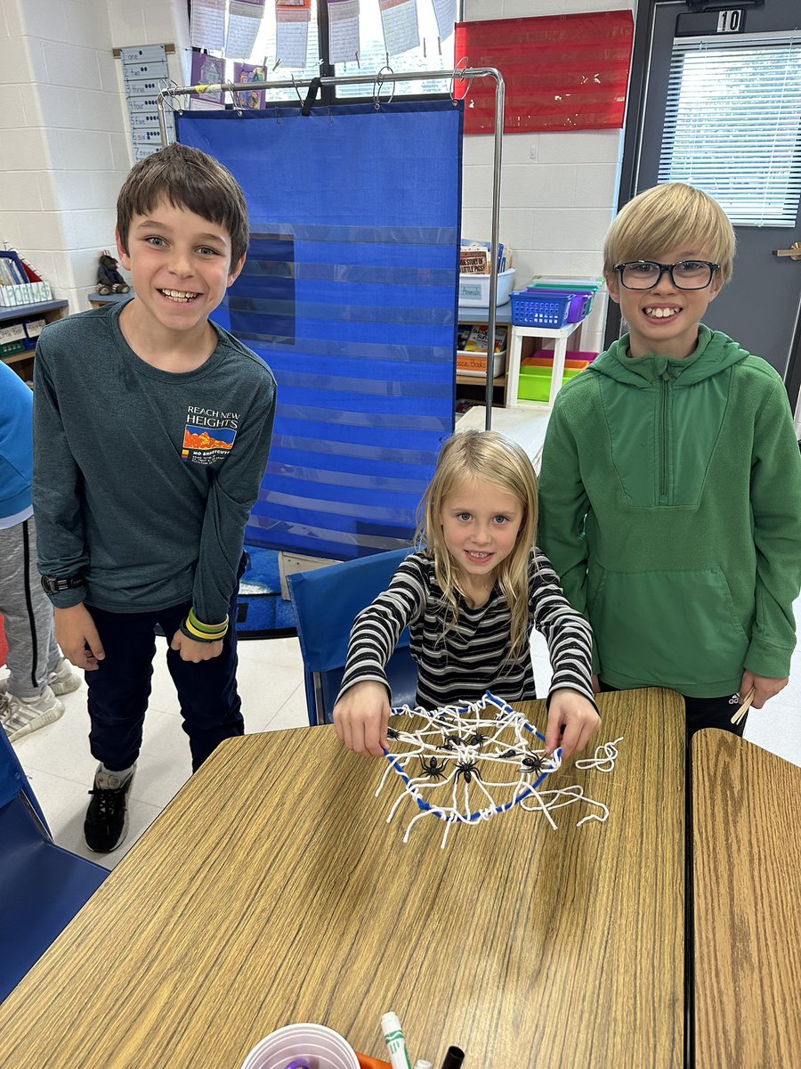 MrsKomenda's tweet photo. Fun times today with our 5th grade buddies completing some STEM challenges! @keenan137 #CAMagicintheJourney #CAEngaged #CALovetoLearn #engageD64 https://t.co/nqvac8M2ie