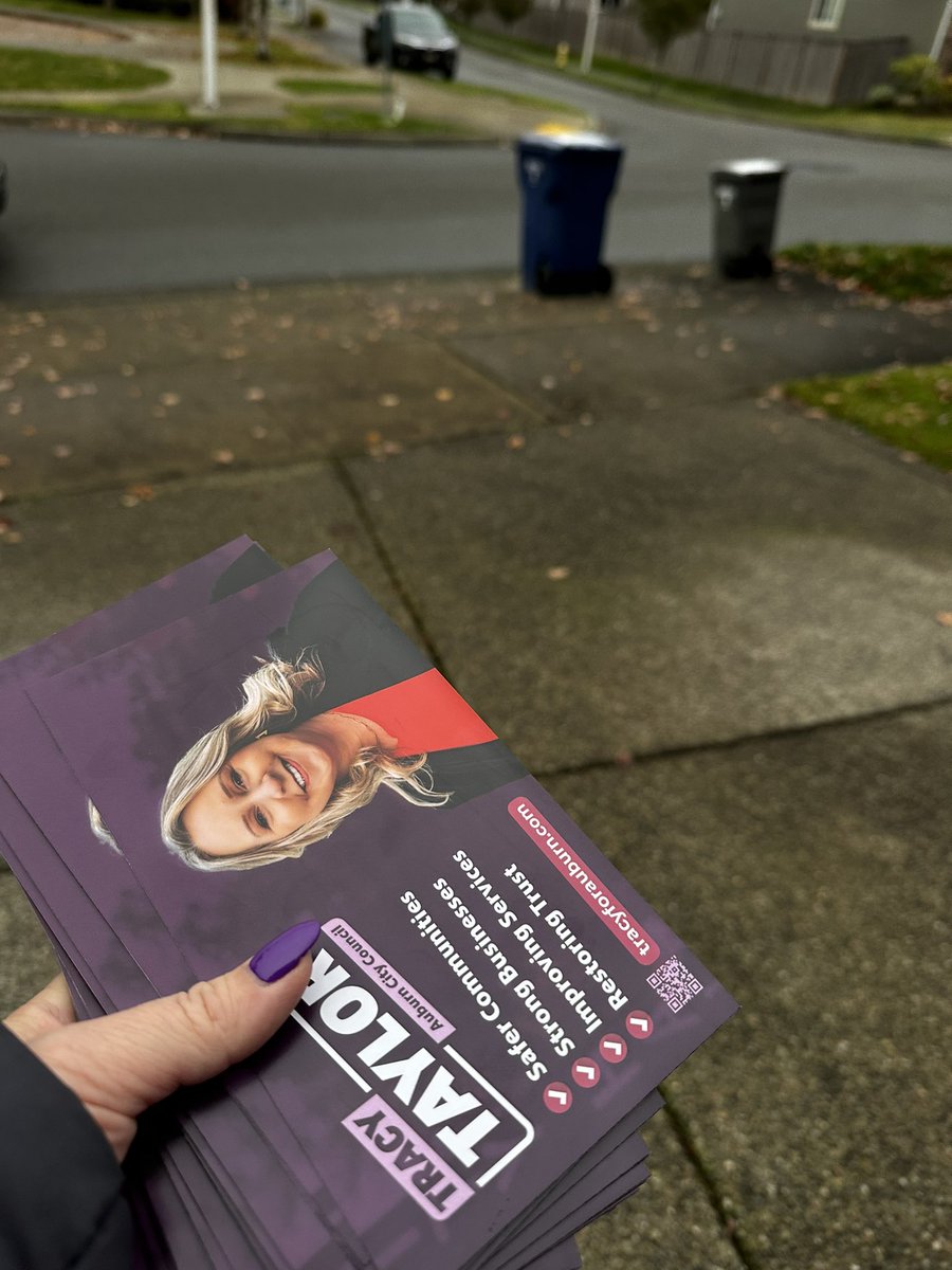 TracyTTraffic's tweet photo. Rain will not stop me!
#votefortracy
#auburnwa https://t.co/GKfckftJRB