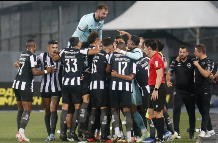 MuseuBFR's tweet photo. AMASSO. ATROPELO. OBLITERAÇAO. ROLO COMPRESSOR.

Dê o nome que quiser, mas reconheça:

O Botafogo fez uma das mais primeiras etapas de toda sua história.

DE ARREPIAR! 🔥🔥🖤🖤 https://t.co/L9hMEjWucC