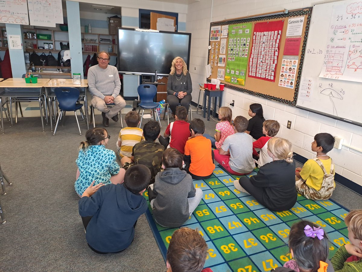 JuliaPunti's tweet photo. We had so much fun cooking traditional fall pastries "panalletes" and listening to our teacher parents sharing this traditional Spanish celebration #Castanyada #panallets #Untingourworld @ParticipateLrng @FDESPandas https://t.co/iWqNPrK7Aa