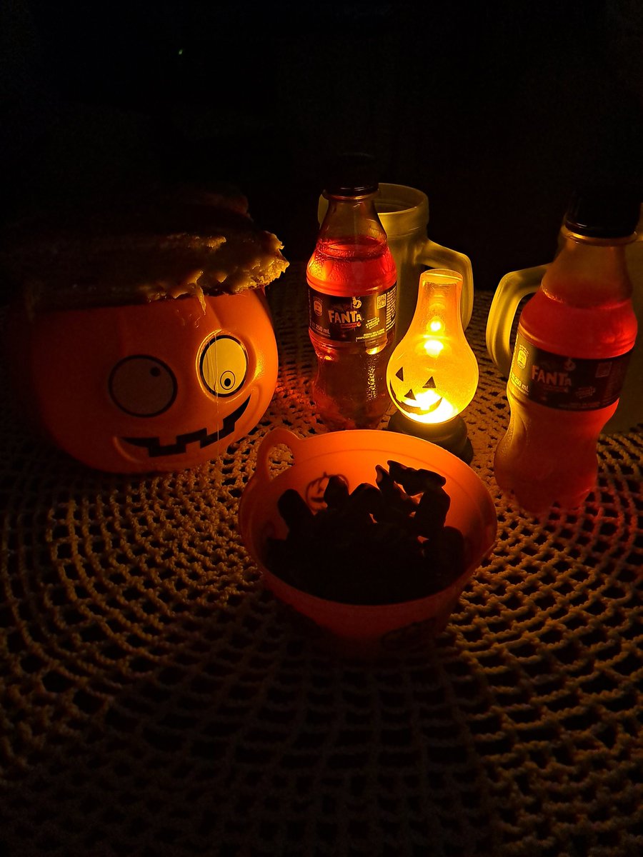 Ariel_Cov's tweet photo. Una gran forma de terminar octubre con una cena #Halloween
#Mixtos + #FantaMisterio https://t.co/KC6R08d6Do