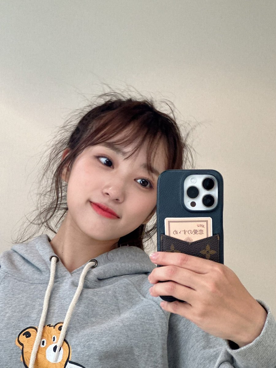 nako_yabuki_75's tweet photo. お仕事終わりに鏡見たら髪がすごいことになってた🤯 https://t.co/9VNVcEHYCG