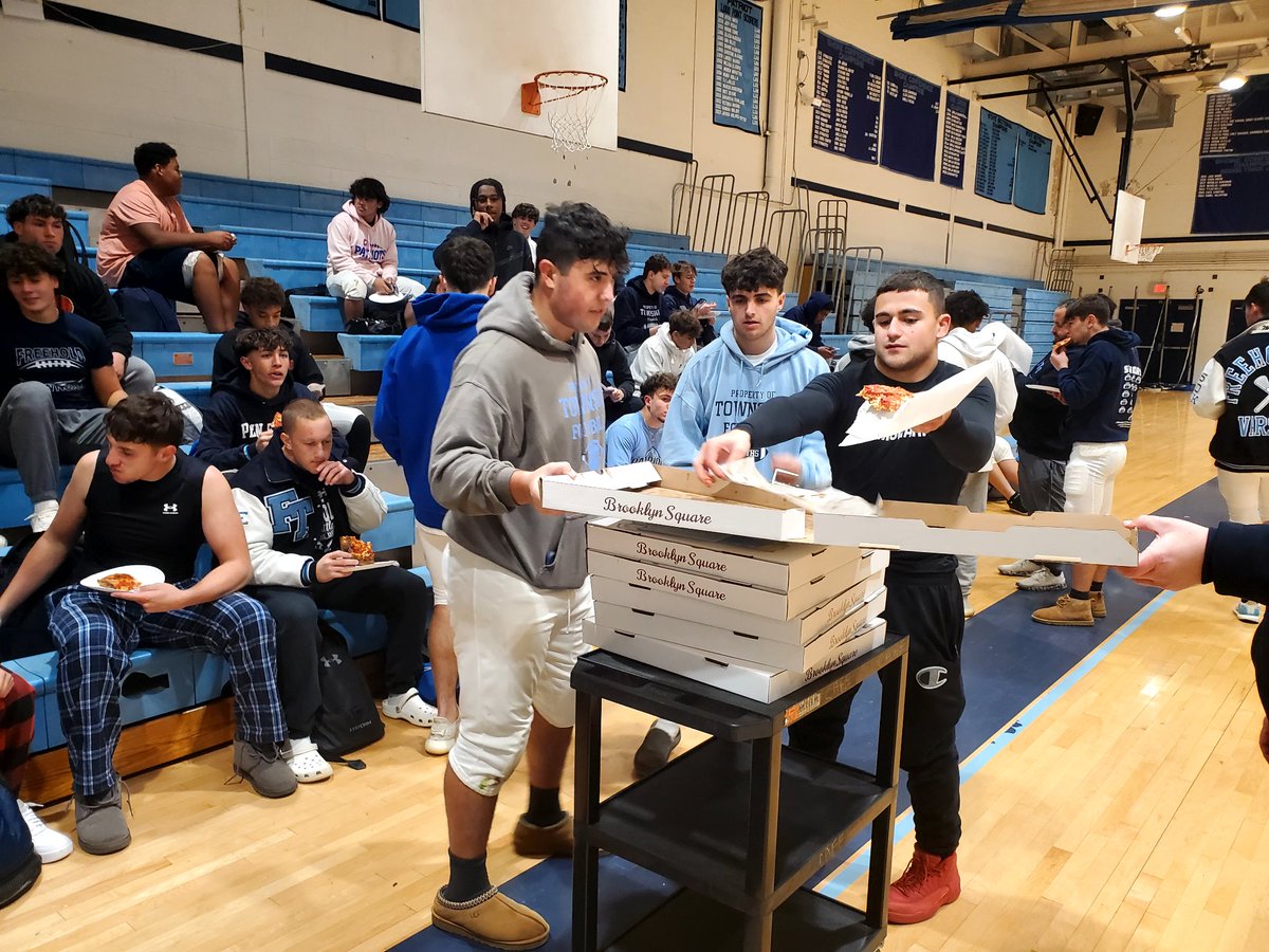 FTHSfootball's tweet photo. Thank you to The Shore Savages for selecting us as The Brooklyn Square Pizza Team of the Week for our 21-20 Playoff win over North Brunswick.  #1BEAT Who Do We Play For.......TOWNSHIP 🏈 https://t.co/CN0PLhJOv5