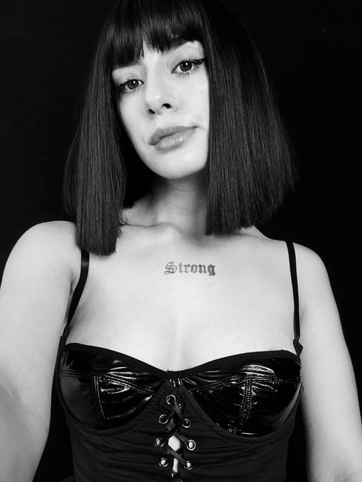 En blanco y negro 😼 https://t.co/2MhO8mSePP