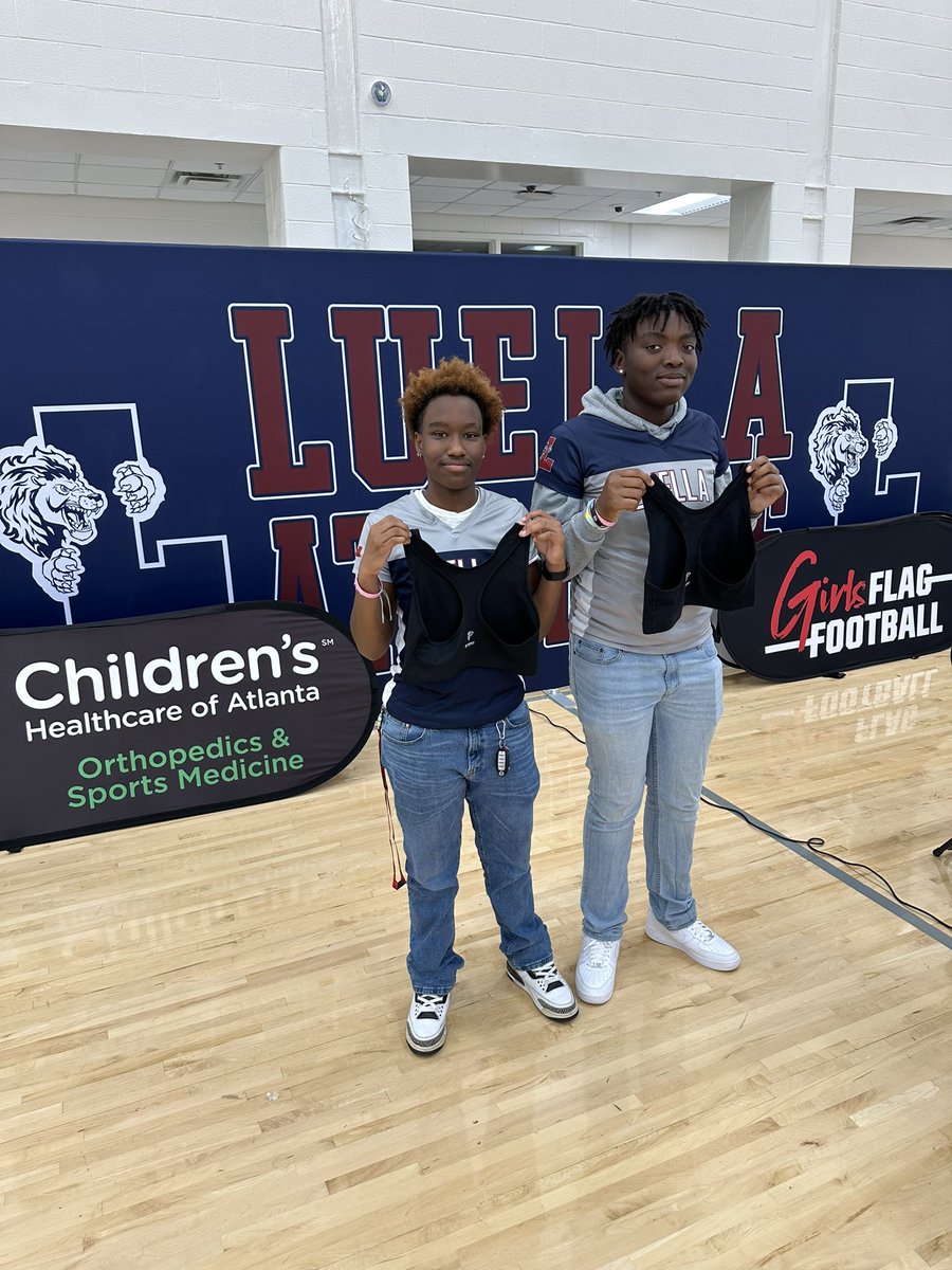 LuellaHS_HCS's tweet photo. Special Thanks to @AtlantaFalcons &amp; @childrensatl for honoring &amp; donating to Luella Girls Flag Football team @GolfSwimCoach @MichelleAhmad9 @bhardnett12 @CoachMikalUwood @Twonmyree @DariusFreeman84 @AthleticsHenry #LevelingUpInExcellence #MoreCelebrating https://t.co/vQfMqNUREo