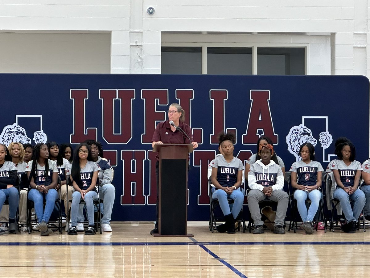 LuellaHS_HCS's tweet photo. Special Thanks to @AtlantaFalcons &amp; @childrensatl for honoring &amp; donating to Luella Girls Flag Football team @GolfSwimCoach @MichelleAhmad9 @bhardnett12 @CoachMikalUwood @Twonmyree @DariusFreeman84 @AthleticsHenry #LevelingUpInExcellence #MoreCelebrating https://t.co/vQfMqNUREo