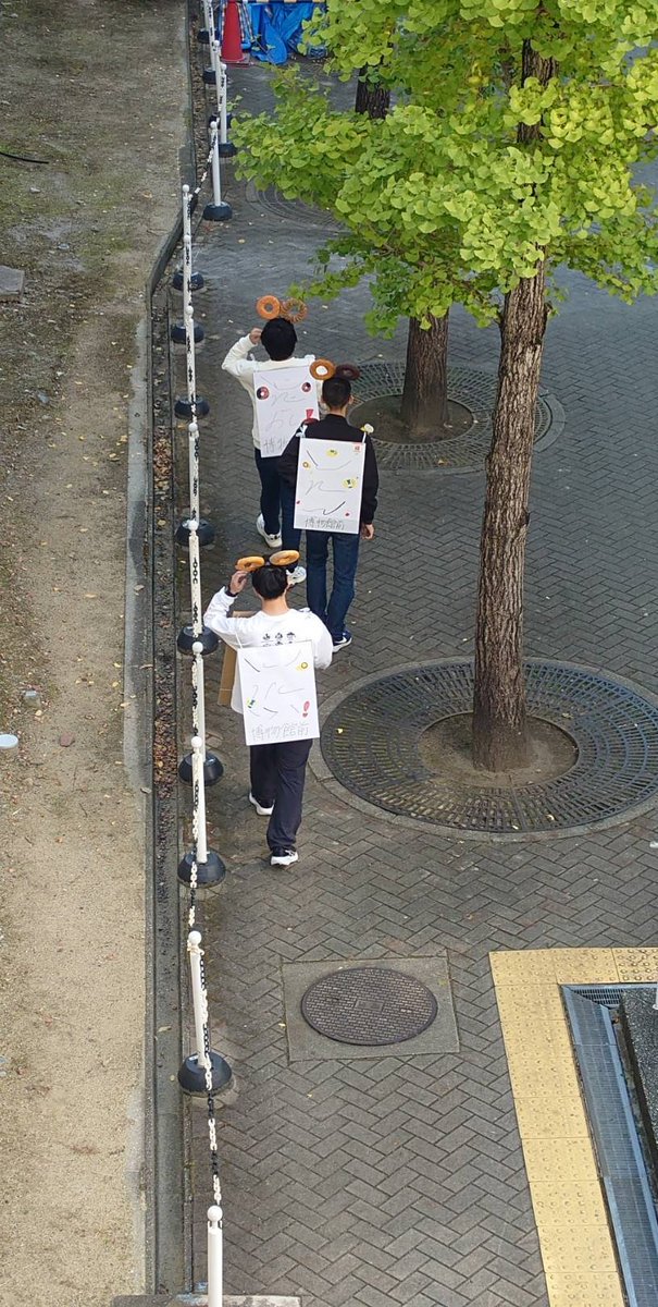 kandaisokkibu's tweet image. 本日より開催いたします！

あすかの庭近く、博物館前にてラムネとドーナツを販売しております🍩🥤

ぜひお越しください！！！

#速記部
#統一学園祭