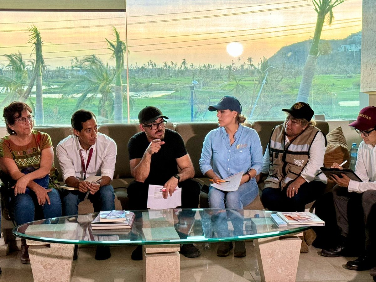 MeyerFalcon's tweet photo. Como lo anunció hoy el presidente @lopezobrador_, la reconstrucción de Acapulco y Coyuca ya comenzó.

Hoy estuvimos en territorio trabajando con el equipo de @SEDATU_mx y la gobernadora @EvelynSalgadoP. Además de los apoyos para las viviendas con @bienestarmx, vamos a recorrer las colonias, reconstruir espacios públicos, equipamientos urbanos y servicios básicos. Es una buena oportunidad para un mejor Acapulco.

Ya se está levantando. #AcuérdateDeAcapulco 🙏
