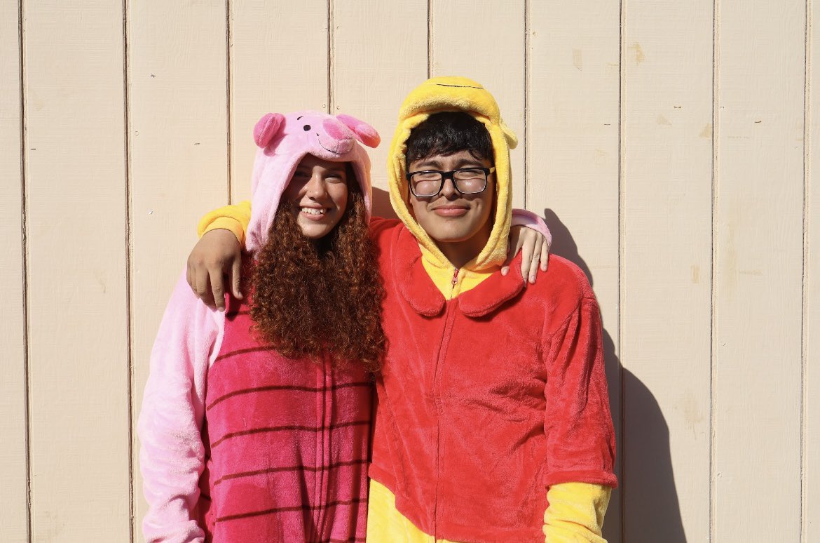 Halloween so always better with a friend 🎃

@sbusd_news 
#elop #sbusd #halloween #nestorlanguageacademy #levelupsbusd