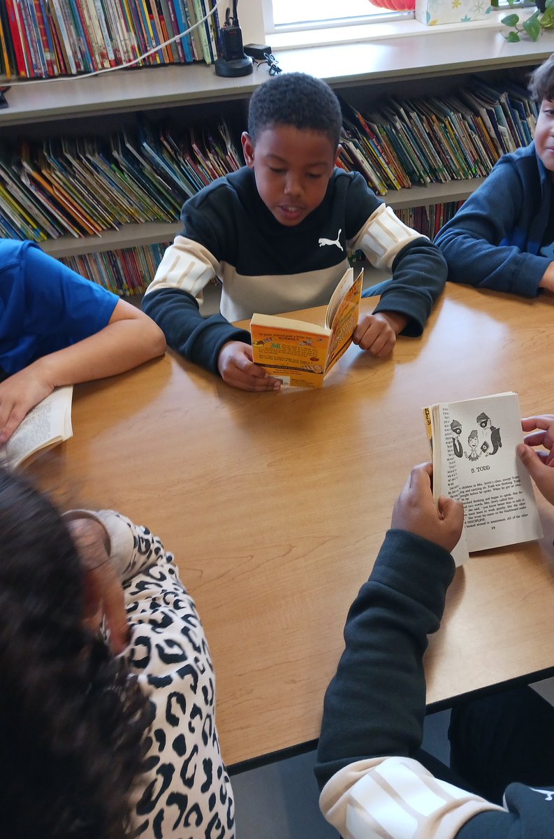 fmteducare's tweet photo. Older Educare Book Club 📖 SIDEWAYS STORIES FROM WAYSIDE SCHOOL by Louis Sachar #ReadAloud #ExcellentPractice #SillyStories we realized we have things in common with some of the characters #BookClub ❤️ https://t.co/nqzRqHXMuY
